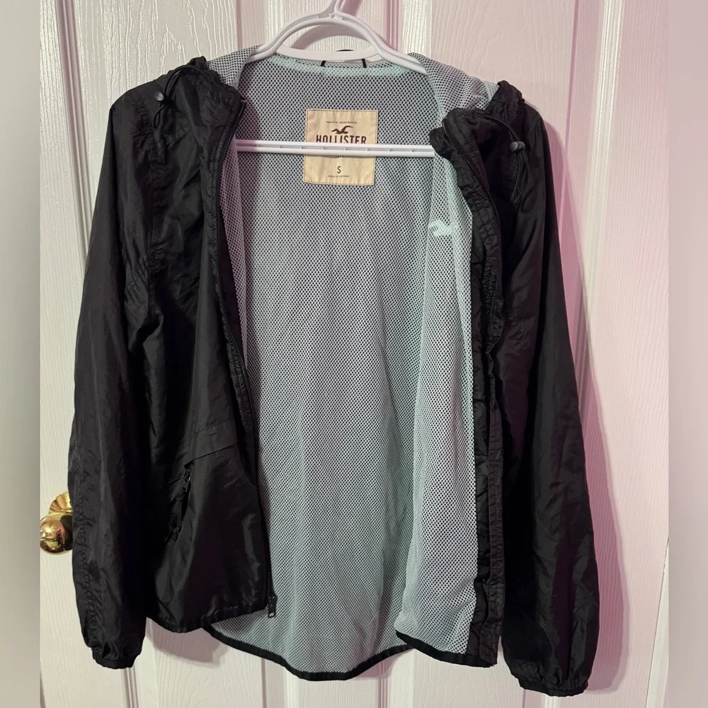 Hollister Mesh Jacket with Logo Patch - Picture 6 of 6